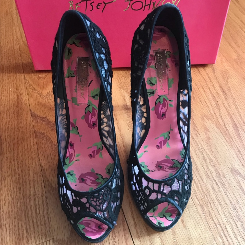 Betsy Johnson Lace peep toe heels - Picture 3 of 8